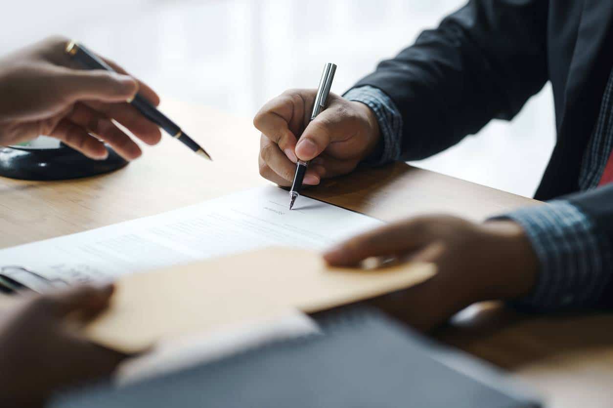 signature de contrat de crédits